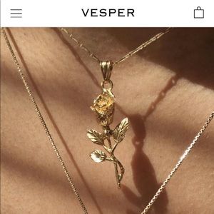 Vesper Classic Rose Necklace